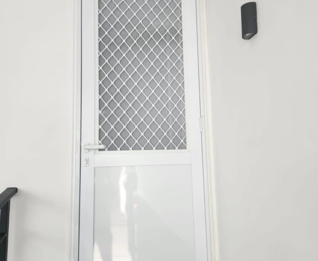 Kaca - Aluminium Kaca - Aluminium 4 1 ~blog/2024/9/20/28be1438_8e6b_44b9_b879_c0dfe6e0ad3e
