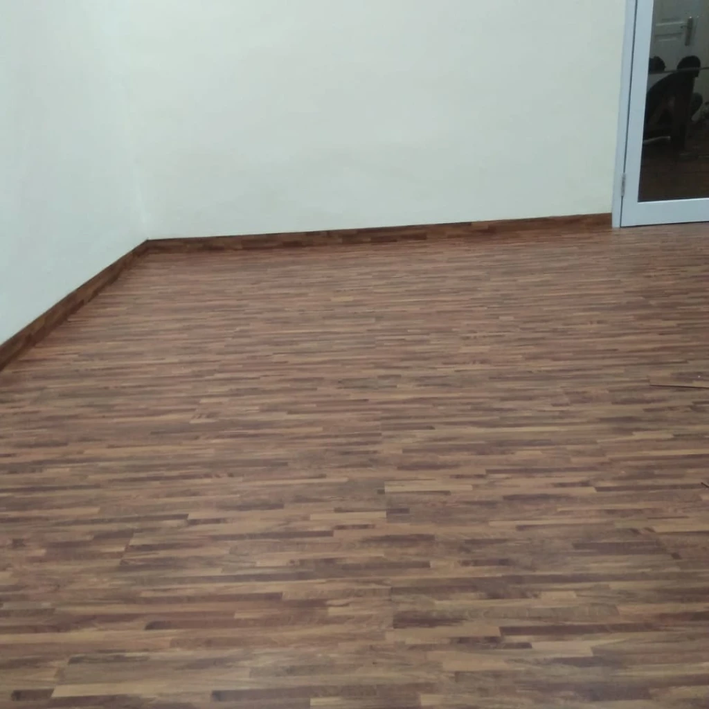 Vinyl Lantai 4